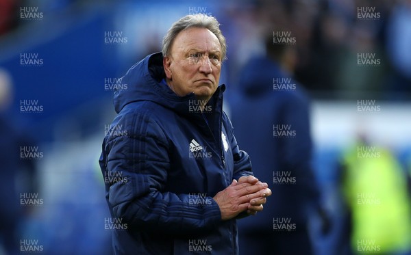 040519 - Cardiff City v Crystal Palace - Premier League - Cardiff City Manager Neil Warnock thanks the fans