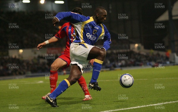 06.11.07..Cardiff City v Crystal Palace, Coca Cola Championship Cardiff's Jimmy-Floyd Hasselbaink takes on Palace's Jose Fonte 