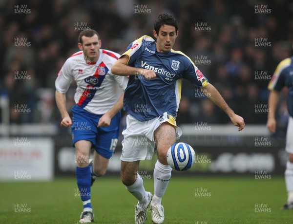 15.11.08 ... Cardiff City v Crystal Palace, Coca Cola Championship -  Cardiff's Peter Whittingham gets away from Palace's Craig Beattie   