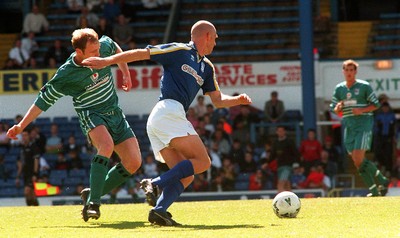 020598 - Cardiff City v Darlington - League Division 3 -  Andy Saville of Cardiff beats Jason de Vos