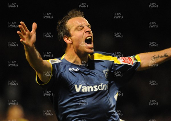 08.04.09 - Championship Football Cardiff City v Derby County Cardiff's Gavin Rae celebrates after scoring his sides second goal 