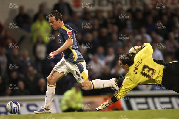 08.04.09.. Cardiff City v Derby County, Coca Cola Championship. -   Cardiff's Gavin Rae beats Derby's keeper Stephen Bywater to score City's second goal  