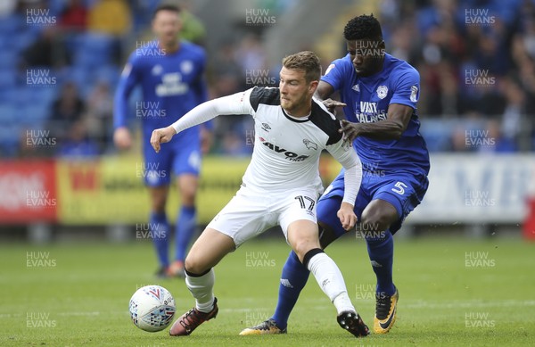 300917 - Cardiff City v Derby County, Sky Bet Championship - Sam Winnall of Derby County holds off the challenge from Bruno Ecuele Manga of Cardiff City