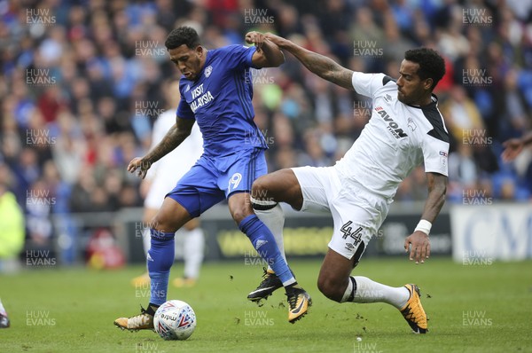 300917 - Cardiff City v Derby County, Sky Bet Championship - Nathaniel Mendez-Laing of Cardiff City is challenged by Tom Huddlestone of Derby County