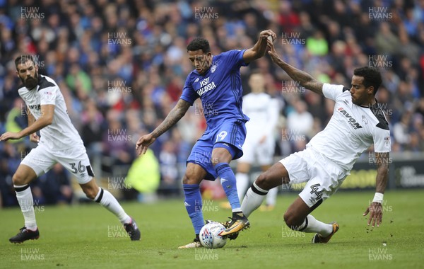 300917 - Cardiff City v Derby County, Sky Bet Championship - Nathaniel Mendez-Laing of Cardiff City is challenged by Tom Huddlestone of Derby County