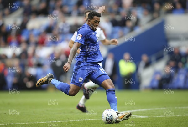 300917 - Cardiff City v Derby County, Sky Bet Championship - Nathaniel Mendez-Laing of Cardiff City fires a shot at goal