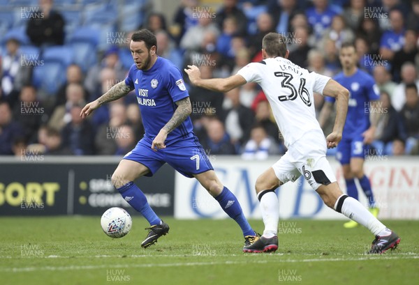 300917 - Cardiff City v Derby County, Sky Bet Championship - Lee Tomlin of Cardiff City takes on Joe Ledley of Derby County