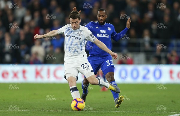260219 - Cardiff City v Everton, Premier League - Seamus Coleman of Everton is challenged by Junior Hoilett of Cardiff City