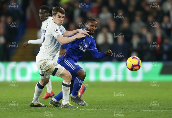 260219 - Cardiff City v Everton, Premier League - Seamus Coleman of Everton and Junior Hoilett of Cardiff City compete for the ball