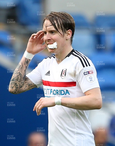 080117 - Cardiff City v Fulham - FA Cup 3rd Round - Stefan Johansen of Fulham with bandage in his mouth by Chris Fairweather/Huw Evans Agency