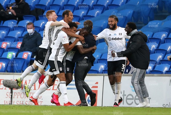 270720 - Cardiff City v Fulham - SkyBet Championship Play off - First leg - Joshua Onomah of Fulham celebrates scoring a goal with Manager Scott Parker and team mates