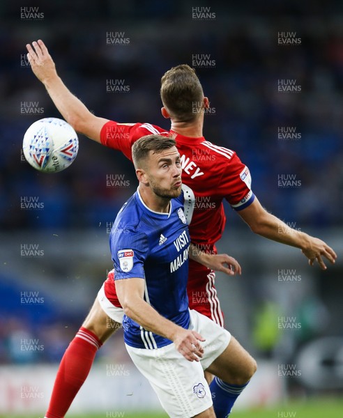 300819 - Cardiff City v Fulham, Sky Bet Championship - Joe Ralls of Cardiff City and Tom Cairney of Fulham compete for the ball