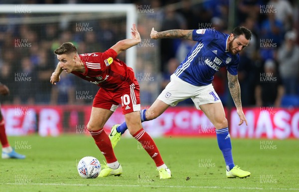 300819 - Cardiff City v Fulham, Sky Bet Championship - Lee Tomlin of Cardiff City and Tom Cairney of Fulham compete for the ball