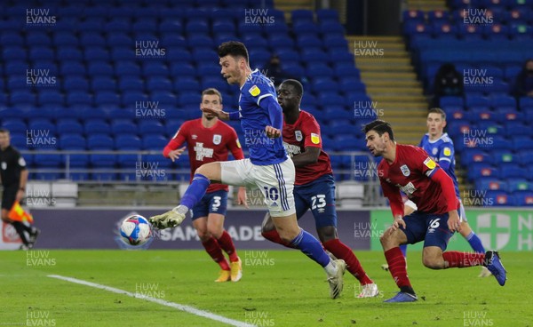 011220 - Cardiff City v Huddersfield Town, Sky Bet Championship - Kieffer Moore of Cardiff City shoots to score the opening goal of the match