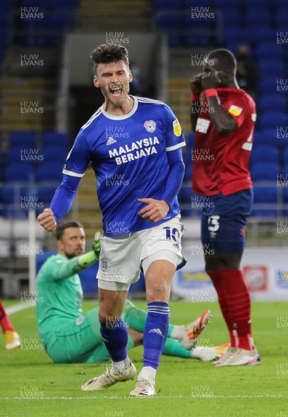 011220 - Cardiff City v Huddersfield Town, Sky Bet Championship - Kieffer Moore of Cardiff City celebrates after scoring the opening goal of the match