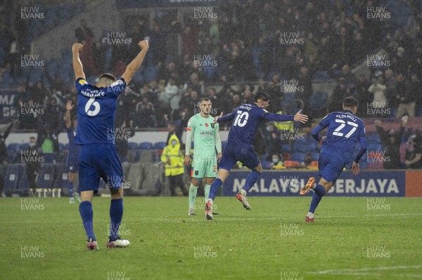 061121 - Cardiff City v Huddersfield Town - Sky Bet Championship - Kieffer Moore of Cardiff City celebrates scoring his side's second goal 