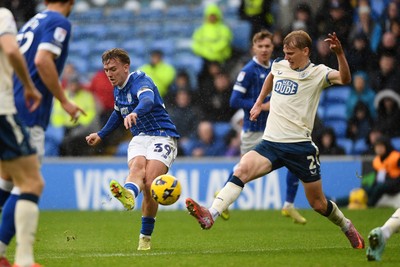 061225 - Cardiff City v Huddersfield Town - Sky Bet League 1 - Isaak Davies of Cardiff City scores a goal