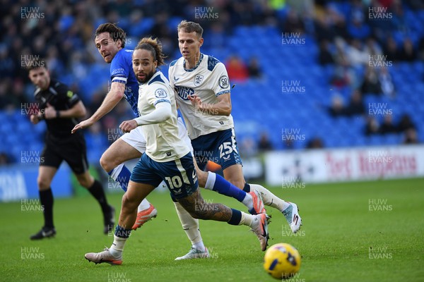 061225 - Cardiff City v Huddersfield Town - Sky Bet League 1 - Ryan Wintle of Cardiff City is challenged by Marcus Harness of Huddersfield