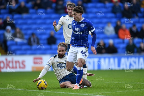 061225 - Cardiff City v Huddersfield Town - Sky Bet League 1 - Cian Ashford of Cardiff City is challenged by Ryan Ledson of Huddersfield