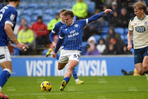 061225 - Cardiff City v Huddersfield Town - Sky Bet League 1 - Isaak Davies of Cardiff City scores a goal