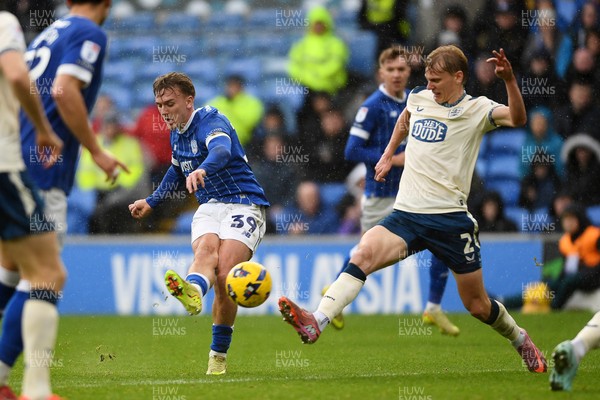 061225 - Cardiff City v Huddersfield Town - Sky Bet League 1 - Isaak Davies of Cardiff City scores a goal
