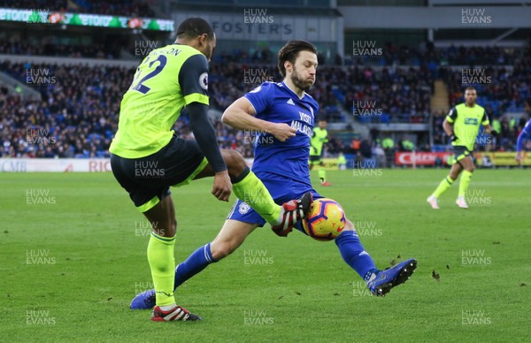 120119 -  Cardiff City v Huddersfield Town, Premier League - Harry Arter of Cardiff City challenges Jason Puncheon of Huddersfield
