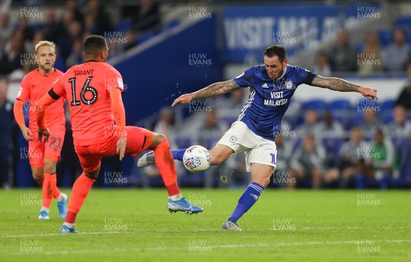 210819 - Cardiff City v Huddersfield Town, Sky Bet Championship - Lee Tomlin of Cardiff City fires a shot at goal