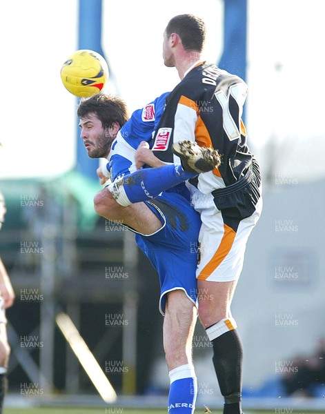 180206 Cardiff City v Hull City Cardiff's Steve Thompson tangles with Damien Delaney 