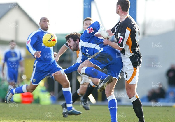 180206 Cardiff City v Hull City Cardiff's Steve Thompson tangles with Damien Delaney 