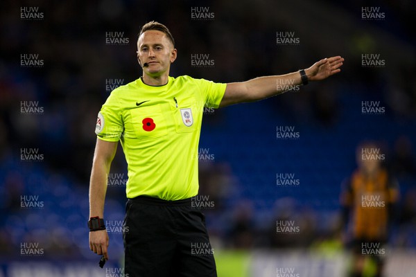 081122 - Cardiff City v Hull City - Sky Bet Championship - Match Referee James Bell awards a throw in
