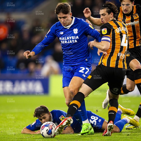 081122 - Cardiff City v Hull City - Sky Bet Championship - Rubin Colwill of Cardiff City in action against Jacob Greaves of Hull City