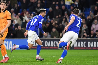 250225 - Cardiff City v Hull City - Sky Bet Championship - Callum Robinson of Cardiff City scores the first goal of the game