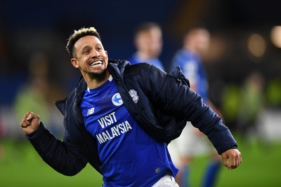 250225 - Cardiff City v Hull City - Sky Bet Championship - Callum Robinson of Cardiff City celebrates the win at full time