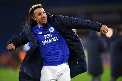 250225 - Cardiff City v Hull City - Sky Bet Championship - Callum Robinson of Cardiff City celebrates the win at full time