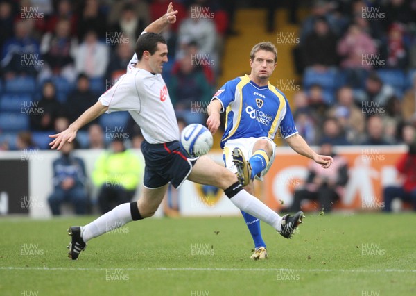 24.11.07 - Cardiff City v Ipswich, Coca Cola Championship -  Cardiff's Stephen McPhail plays the ball forward Huw Evans Agency, Cardiff