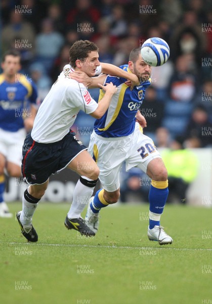 24.11.07 - Cardiff City v Ipswich, Coca Cola Championship -  Cardiff's Steve Thompson is challenged by Ipswich's Alex Bruce Huw Evans Agency, Cardiff