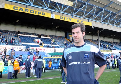 25.04.09 - Championship Football Cardiff City v Ipswich Town Joe Ledley at the end of the final league game in Ninian Park 