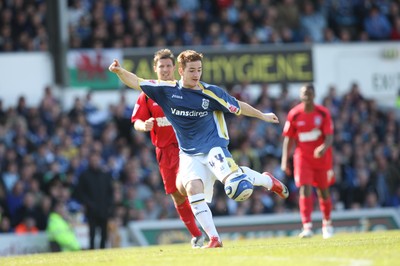 25.04.09 - Cardiff City v Ipswich Town, Coca Cola Championship -  Cardiff's Ross McCormack fires shot at goal 