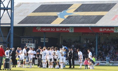 25.04.09 - Cardiff City v Ipswich Town, Coca Cola Championship -  Cardiff City players and their families gather on the pitch at the end of the final league match at Ninian Park 