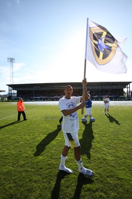 25.04.09 - Cardiff City v Ipswich Town, Coca Cola Championship -  Cardiff's Jay Bothroyd flies the flag as the players parade around the pitch at the end of the final league match at Ninian Park 