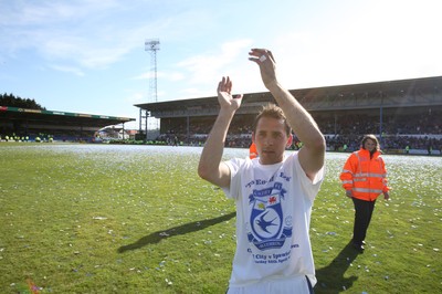 25.04.09 - Cardiff City v Ipswich Town, Coca Cola Championship -  Cardiff's Michael Chopra applauds the fans as the players parade around the pitch at the end of the final league match at Ninian Park 