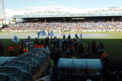 25.04.09 - Cardiff City v Ipswich Town, Coca Cola Championship -  Players and their families take to field at the end of the final league match at Ninian Park 