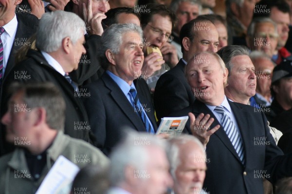 25.04.09  Cardiff City vs. Ipswich Town. The Coca Cola Championship -  (L-R) Peter Risdale, Rhodri Morgan & Neil Kinnock chat as they await kick off as Cardiff City prepare for their final league match at Ninian Park. 