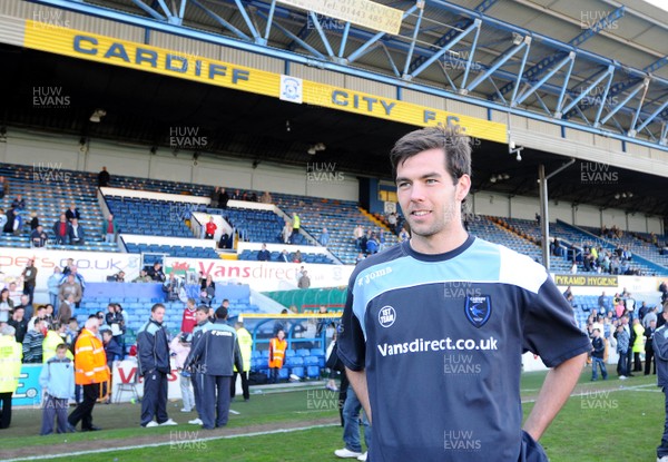 25.04.09 - Championship Football Cardiff City v Ipswich Town Joe Ledley at the end of the final league game in Ninian Park 