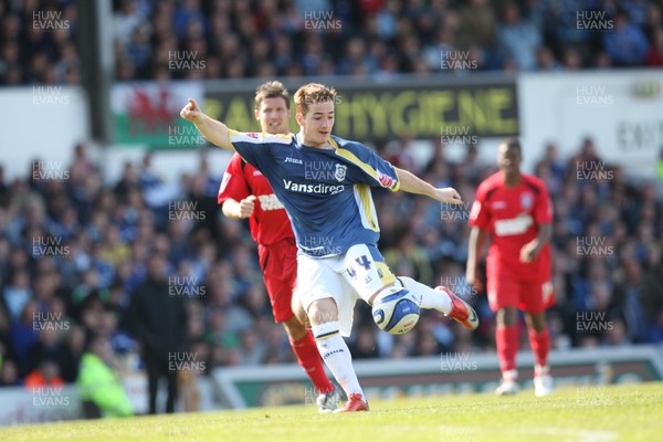 25.04.09 - Cardiff City v Ipswich Town, Coca Cola Championship -  Cardiff's Ross McCormack fires shot at goal 