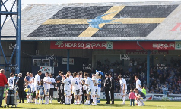 25.04.09 - Cardiff City v Ipswich Town, Coca Cola Championship -  Cardiff City players and their families gather on the pitch at the end of the final league match at Ninian Park 
