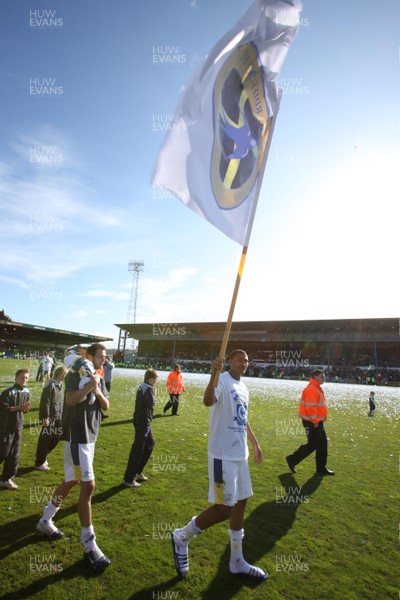 25.04.09 - Cardiff City v Ipswich Town, Coca Cola Championship -  Cardiff's Jay Bothroyd flies the flag as the players parade around the pitch at the end of the final league match at Ninian Park 