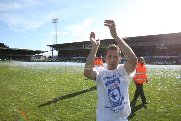 25.04.09 - Cardiff City v Ipswich Town, Coca Cola Championship -  Cardiff's Michael Chopra applauds the fans as the players parade around the pitch at the end of the final league match at Ninian Park 