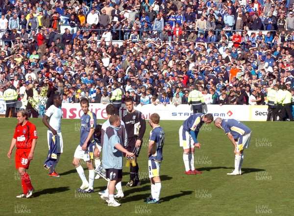 25.04.09 - Cardiff City v Ipswich Town, Coca Cola Championship -  Players and their families take to field at the end of the final league match at Ninian Park 