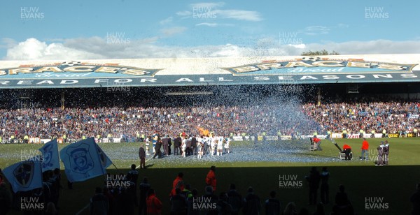 25.04.09 - Cardiff City v Ipswich Town, Coca Cola Championship -  Players and their families take to field at the end of the final league match at Ninian Park 